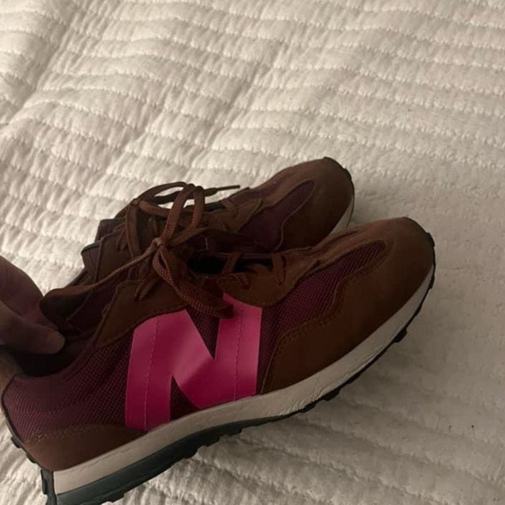 New Balance 327 'Rich Earth/Hi-Pink' Maroon Cloth Classic Sneakers 8.5 Womens